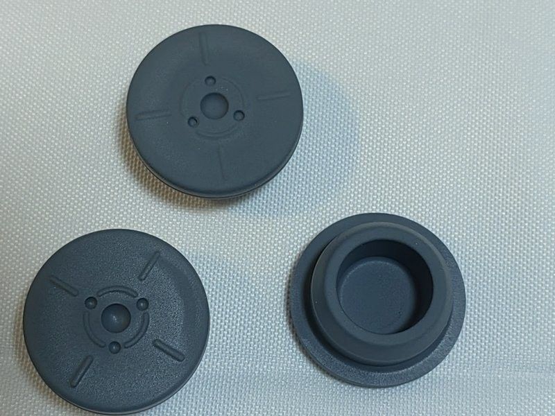 GMP Compliance 13mm 20mm 23mm 28mm 32mm Sterile round medical Butyl Rubber Stopper for Glass Infusion Bottle